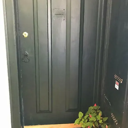 Lavra Tram דירה *