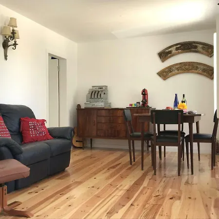 Lavra Tram דירה *